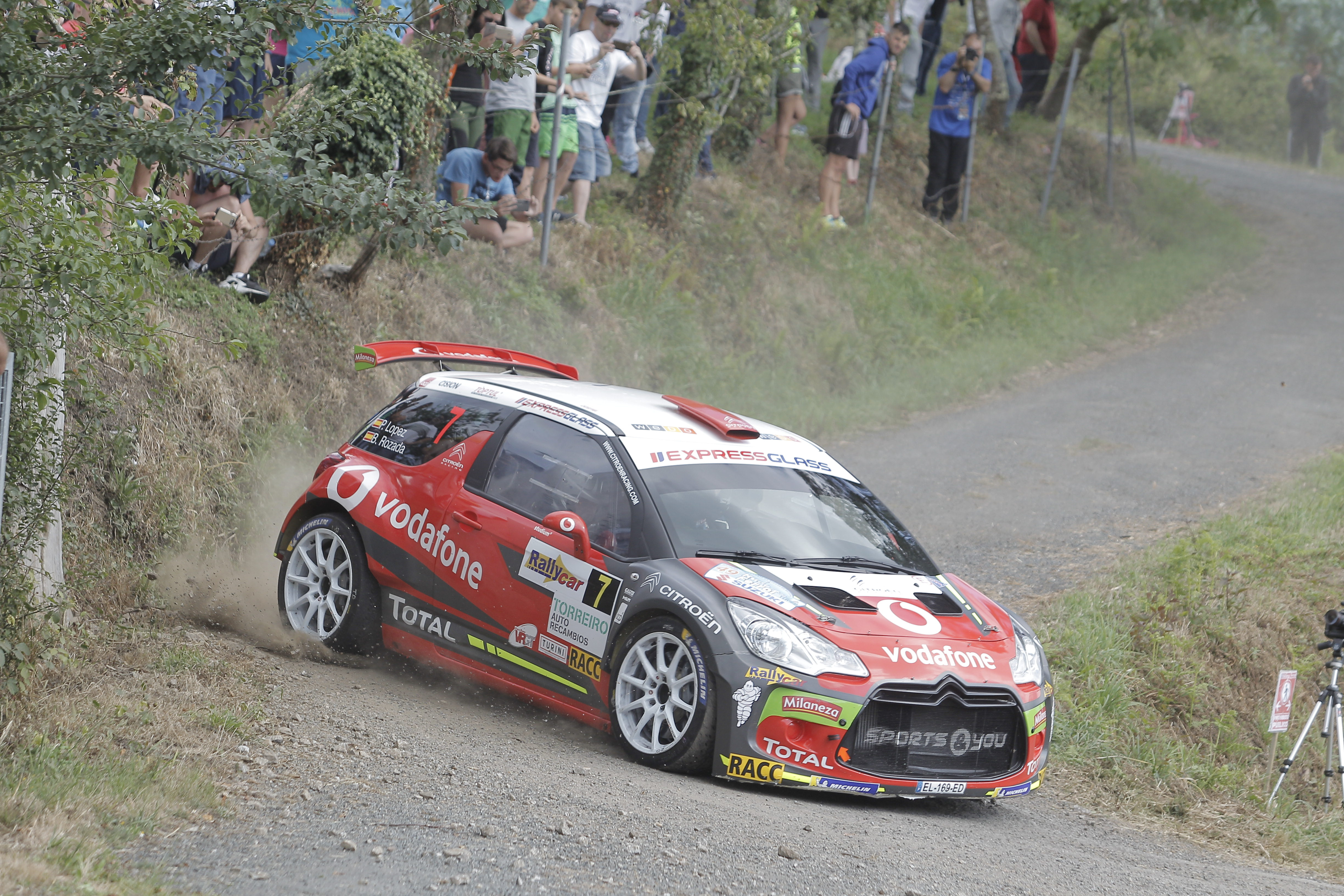 Jose M. López y Borja Rozada se llevan la victoria en el 49 Rallye de Ferrol