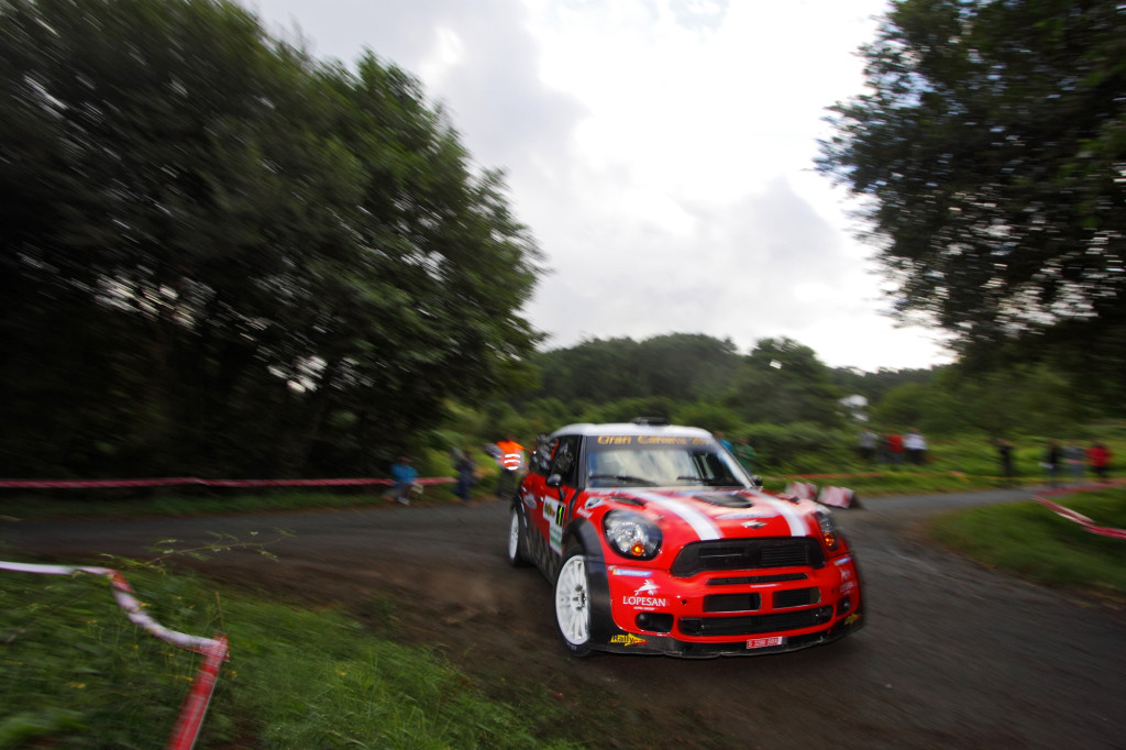 Luis Monzón en su Mini WRC. Foto de José M. Álvarez / www.rallycolors.com